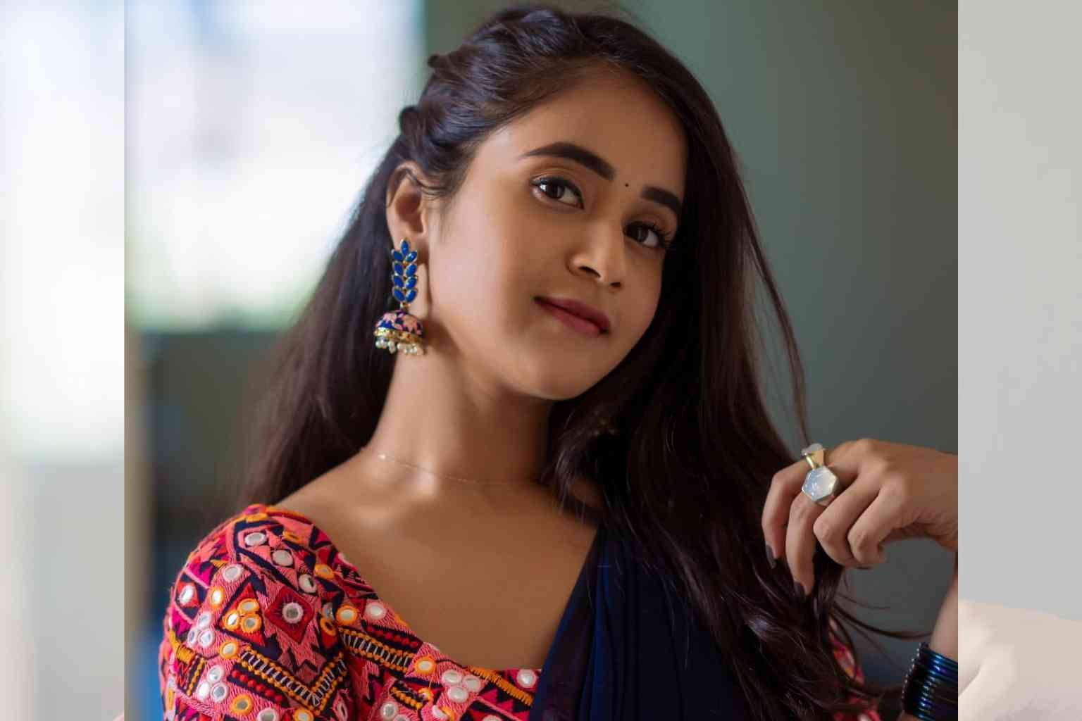 Deepthi Sunaina – Biography, Age, Height, Boyfriend, Family, Net Worth, Career